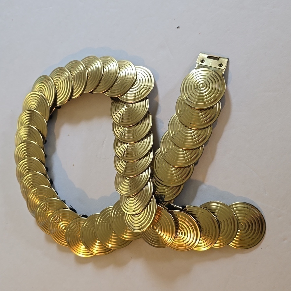 Vintage Gold Disc SWIRL Circle Stretchy Metal Belt 70's 80's MOD EDGY Sz.S/M - Picture 7 of 9